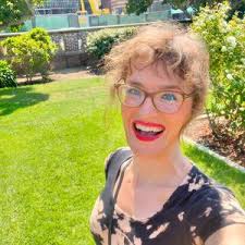 Comedian Fifi Dosch Argues That Nu Metal Lyrics Are About Gender Dysphoria... And She Might Have A Point