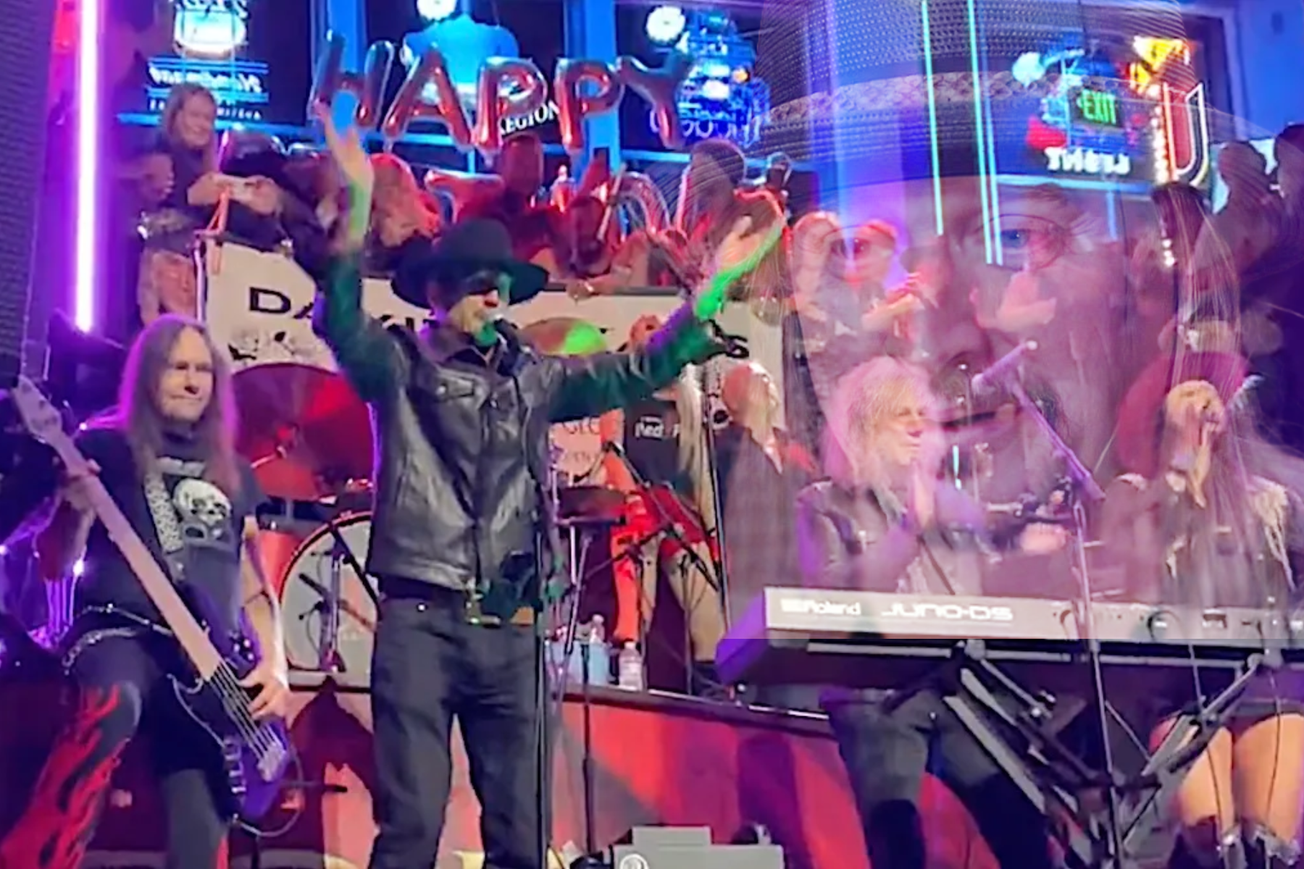 Grown Man Who Goes By "Kid Rock" Throws Tantrum, Storms Off Stage