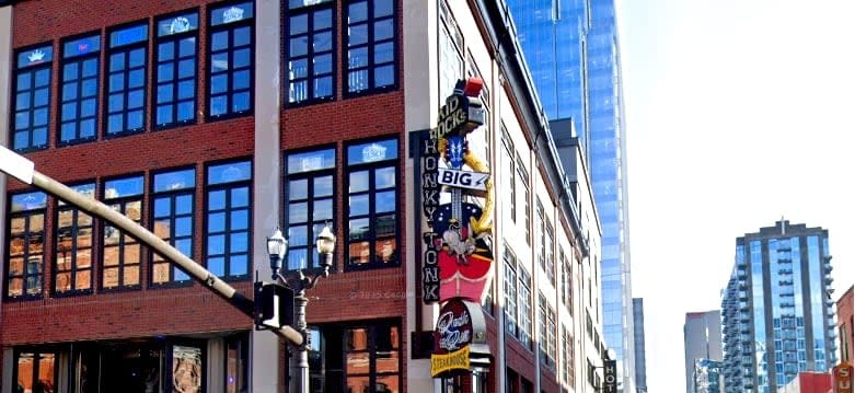 Kid Rock Bitches At "The Boss" While His Namesake Restaurant Burns