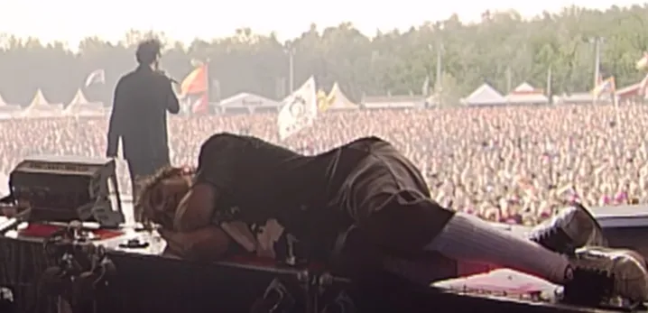 That Time When Daron Malakian Took A Nap Onstage Now Available To Watch Via Pinkpop Archive