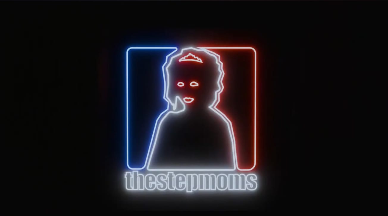 The Stepmoms Cover "Pink Pony Club" While Dressed As Limp Bizkit